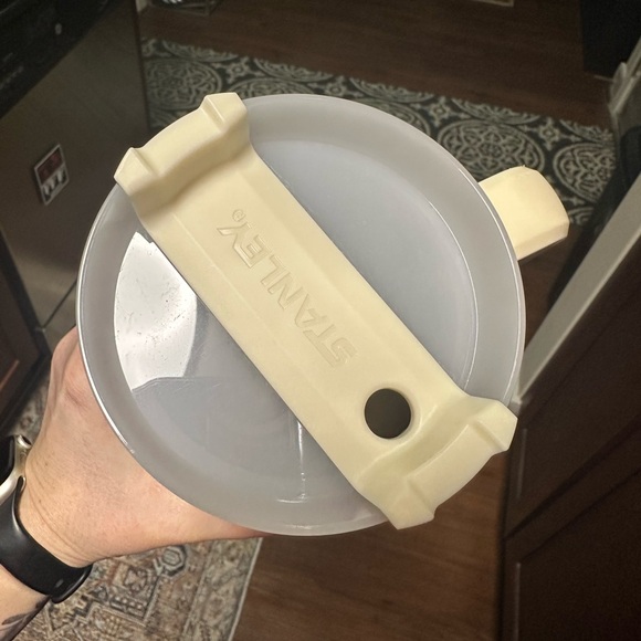 Stanley 40oz Tumbler - Picture 5 of 6